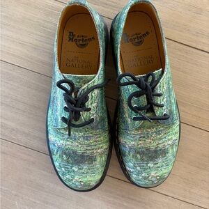 Dr. Martens The National Gallery Lily Pond Lace-Up Shoes men 9, ladies 10